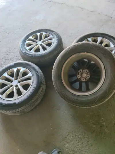 Llanta de auto Hyundai 17  pulgadas - miniatura 4
