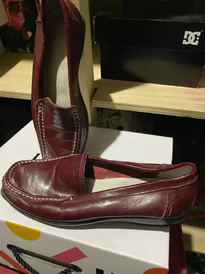 Zapatos mocasines burdeos de cuero - miniatura 2