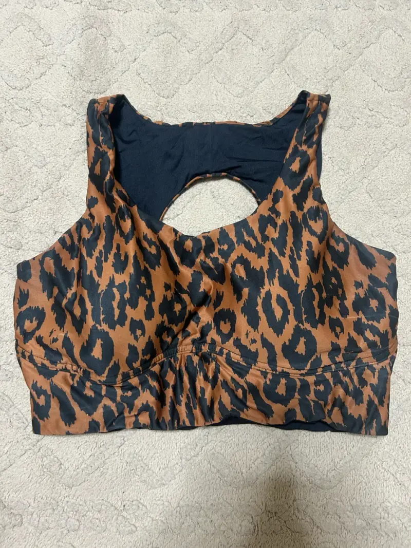 Top deportivo estampado leopardo talla M - 1