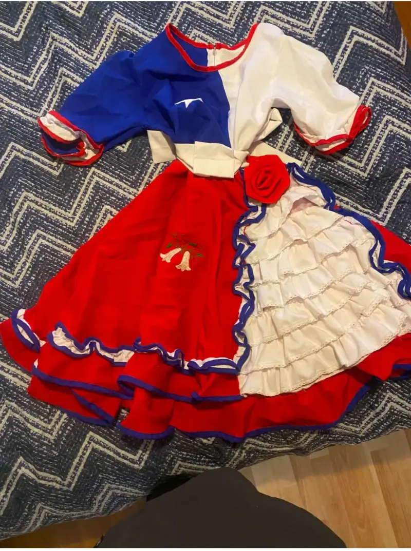 Vestido típico chileno infantil