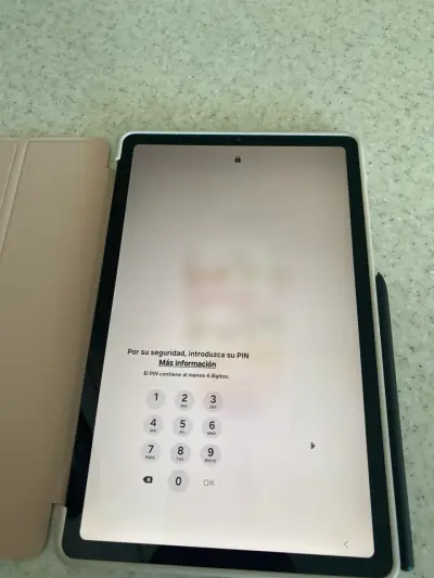 Tablet Samsung Galaxy Tab S6 Lite y funda rosada - miniatura 1