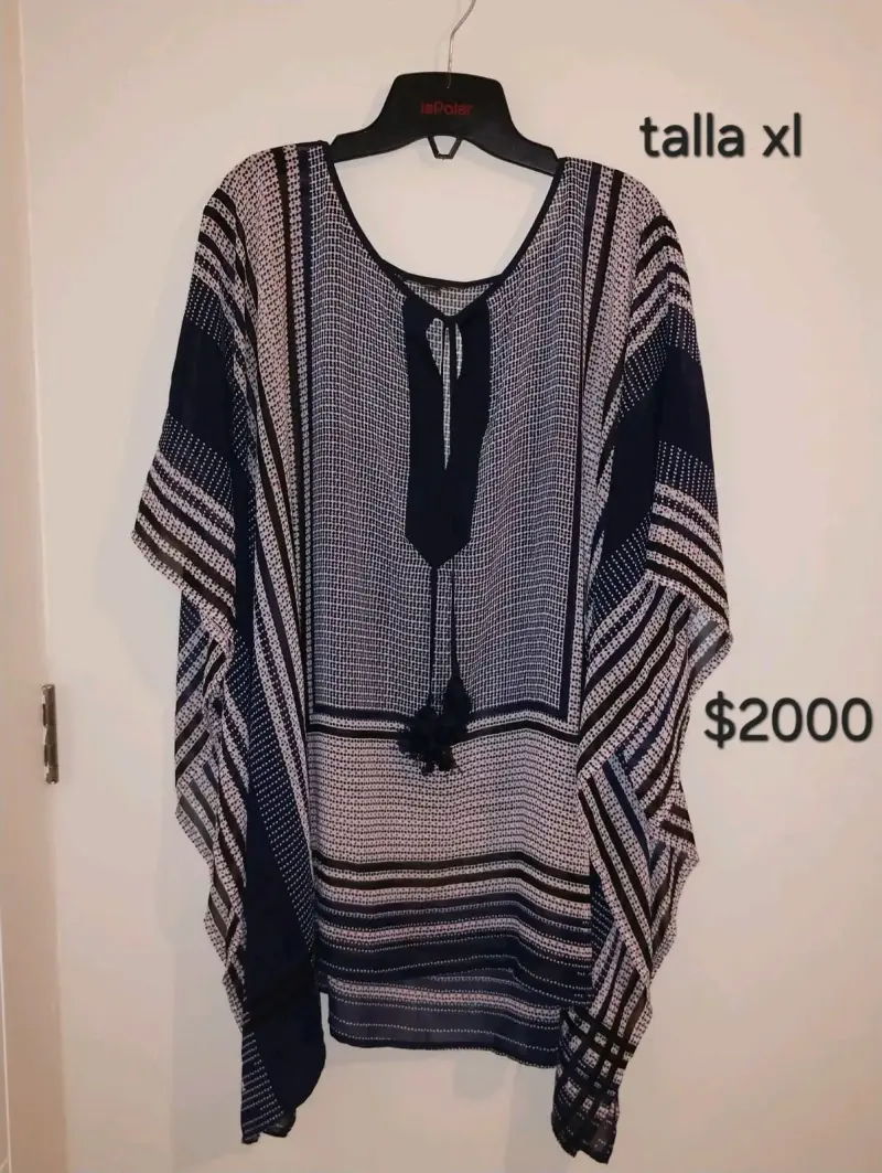 Túnica estampada blanca y negra