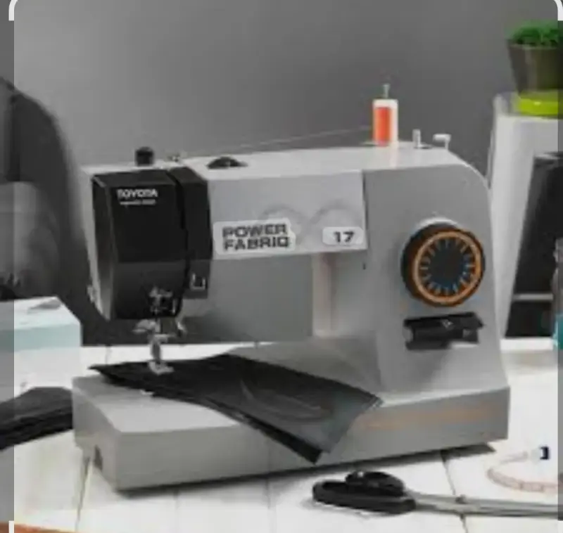 Máquina de coser Toyota PowerFabriq - 1