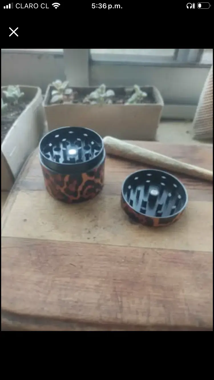 Moledor de metal con diseño - 1