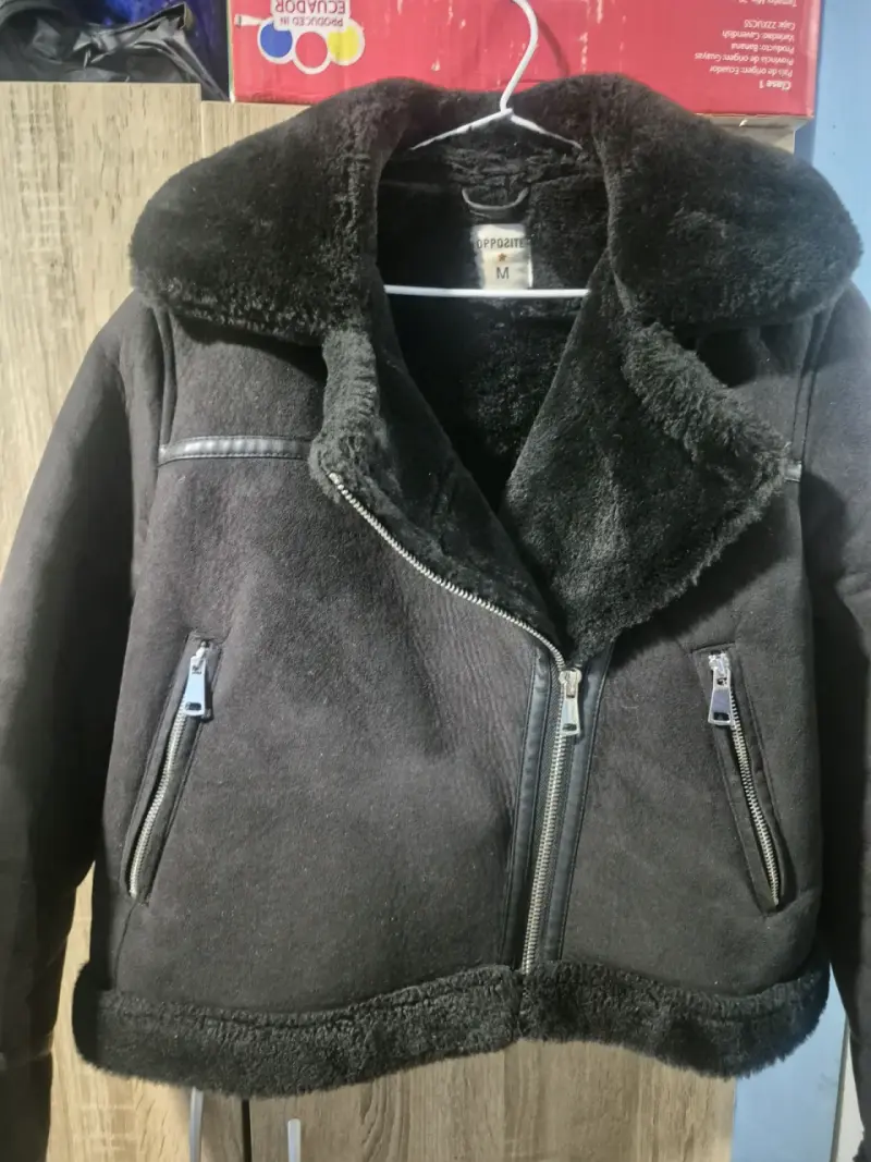 Abrigo negro de peluche Opposite - 2