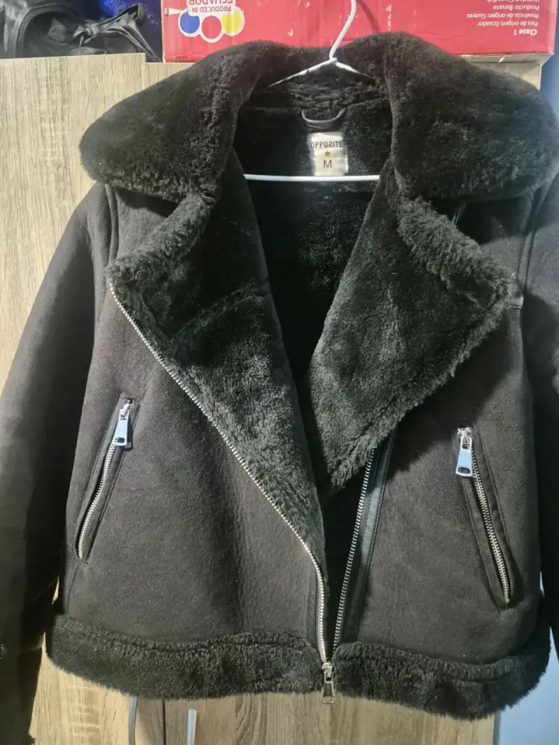 Abrigo negro de peluche Opposite - 3