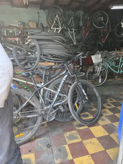 Bicicleta de montaña usada - miniatura 1