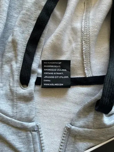 Polerón gris con capucha - miniatura 3