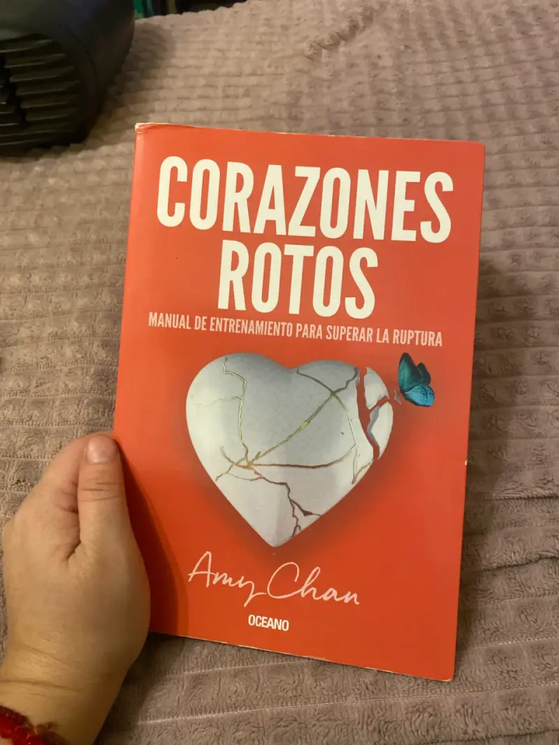 Libro Corazones Rotos - Amy Chan