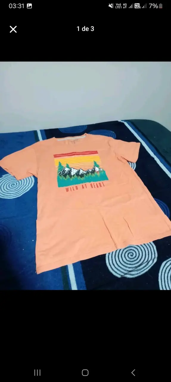 Polera naranja con estampado montaña - 1