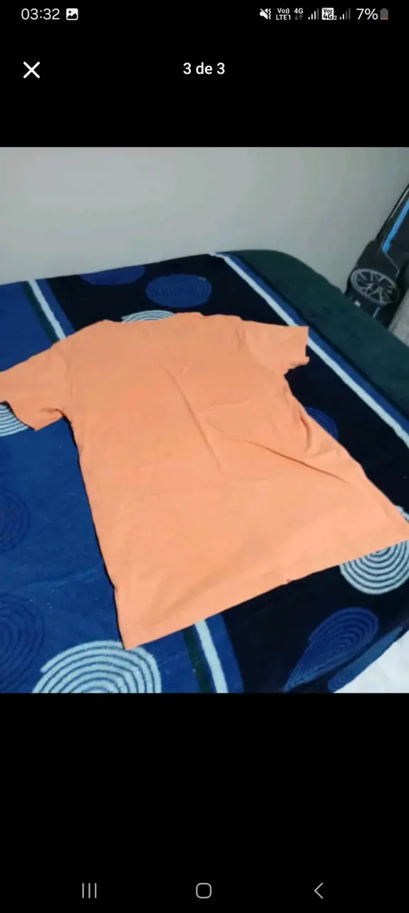 Polera naranja con estampado montaña - 3