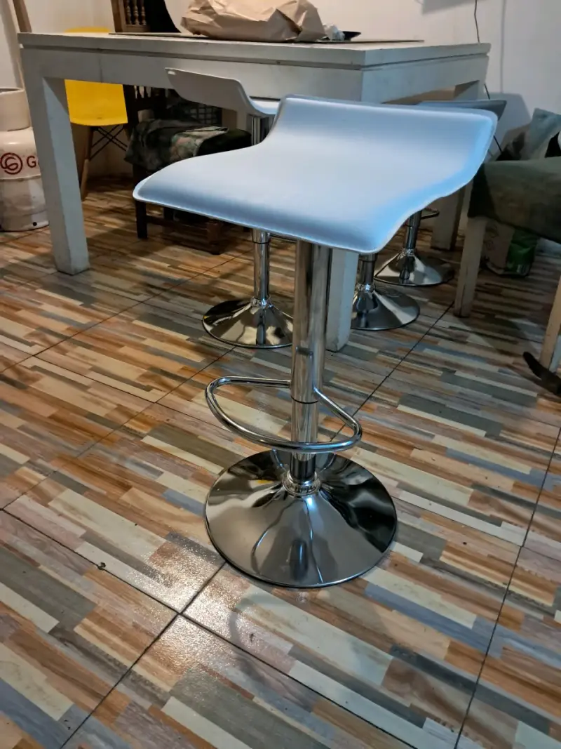 4 pisos  altBanco alto cromado con asiento blanco
