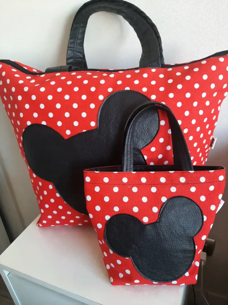 Set de bolsos rojos con lunares