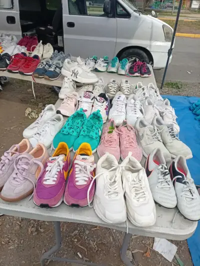 Zapatillas deportivas varias colores - miniatura 1