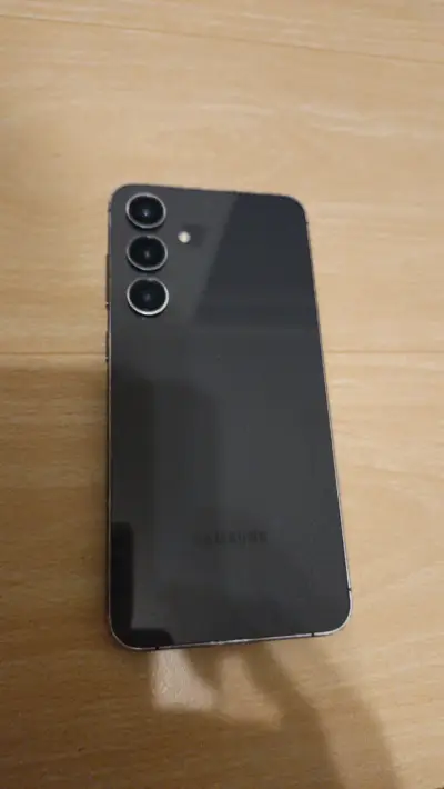 Smartphone Samsung negro en buen estado - miniatura 1