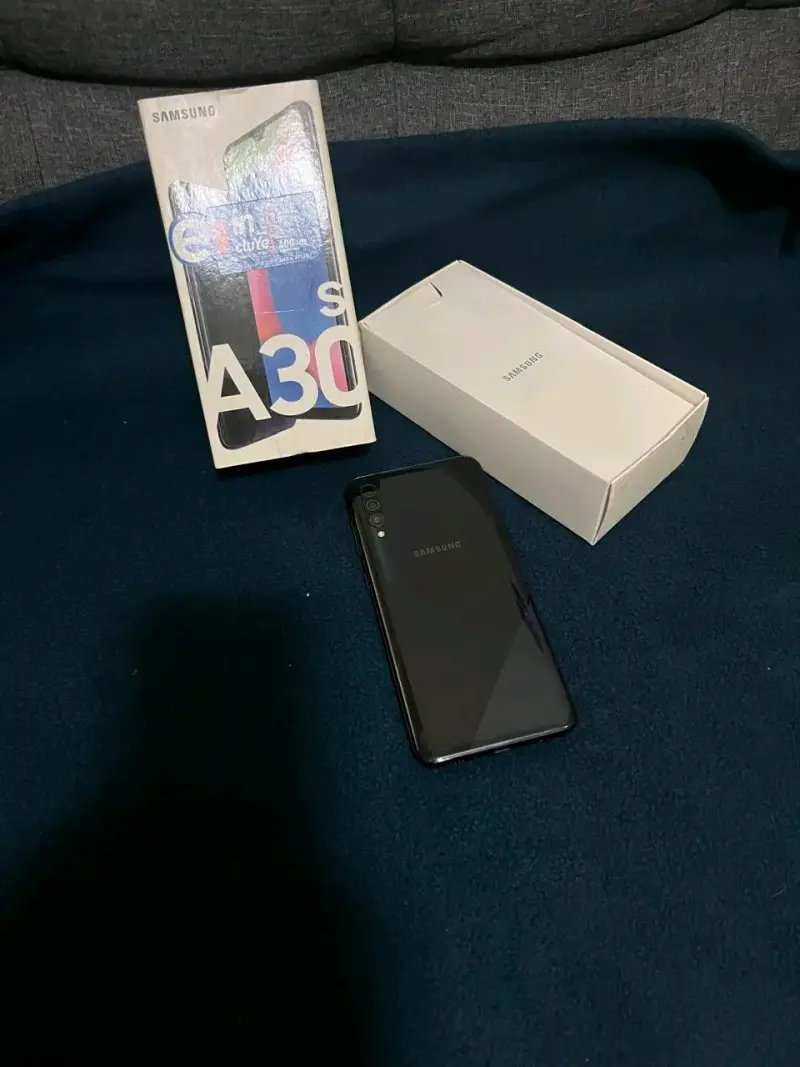 Samsung Galaxy A30s en caja - 2