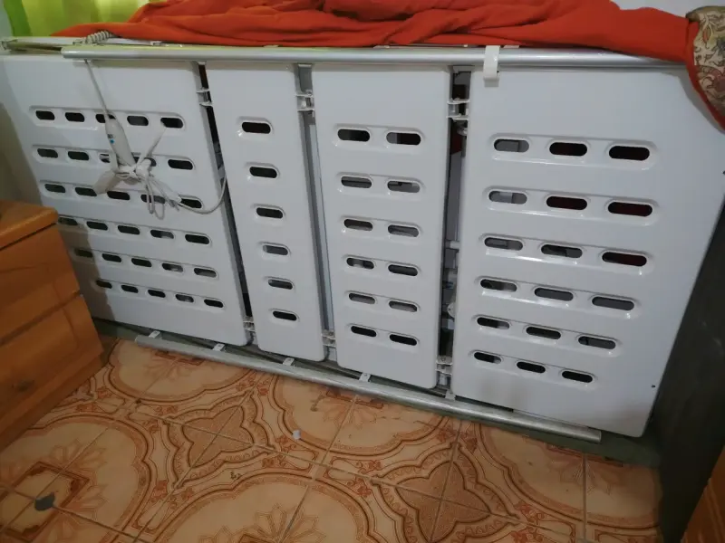 Cama clínica ajustable con ruedas - 2