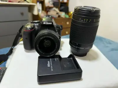 Cámara Nikon con lente adicional - miniatura 1