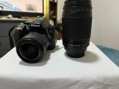 Cámara Nikon con lente adicional - miniatura 3