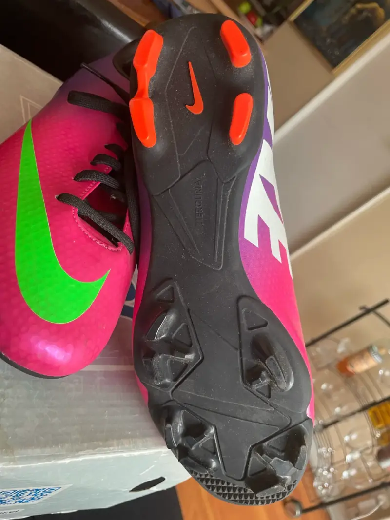 Zapatillas fútbol rosa y verde - 2