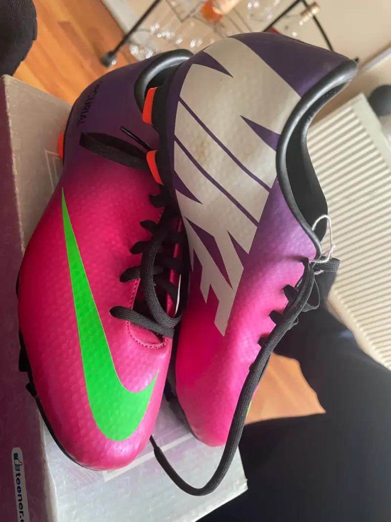 Zapatillas fútbol rosa y verde - 3