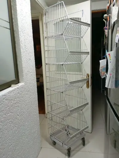 Estantería metálica con ruedas - miniatura 1