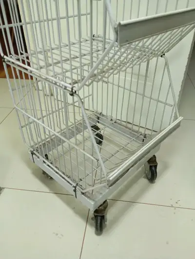 Estantería metálica con ruedas - miniatura 3