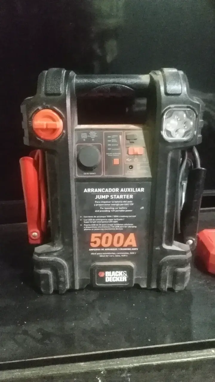 Arrancador auxiliar Black & Decker