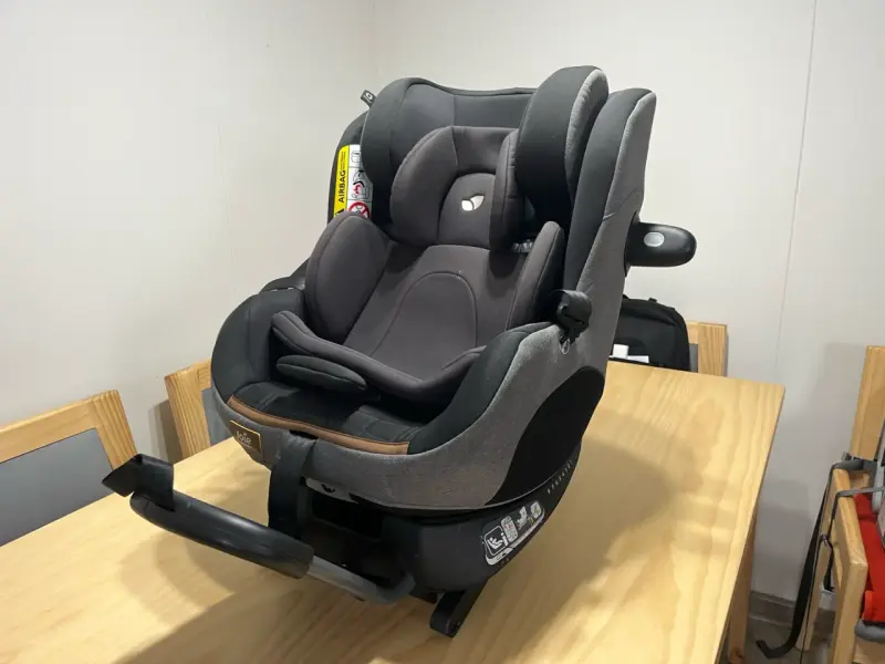 Silla de auto para bebé gris joie i-prodigi carbon - 1