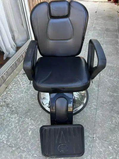 Silla de barbería negra ajustable - miniatura 2