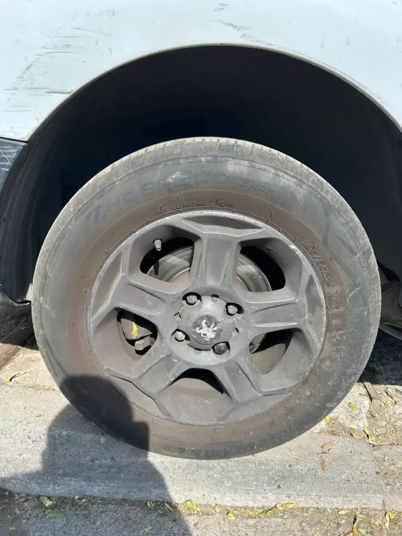 Llanta y neumático Peugeot usados - 2