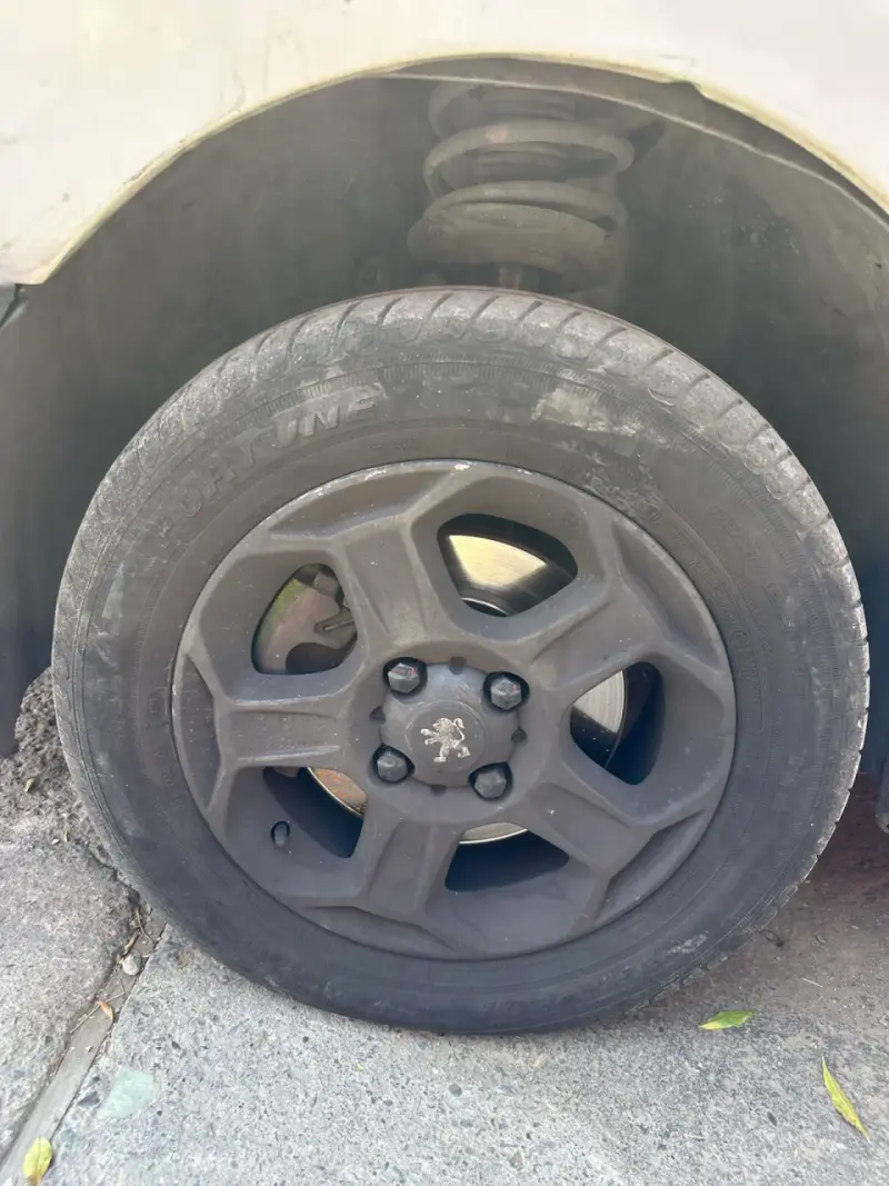 Llanta y neumático Peugeot usados - 4