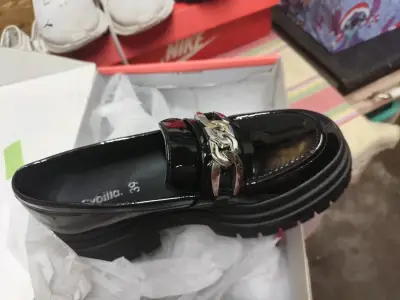 Mocasines negros con cadena - miniatura 1