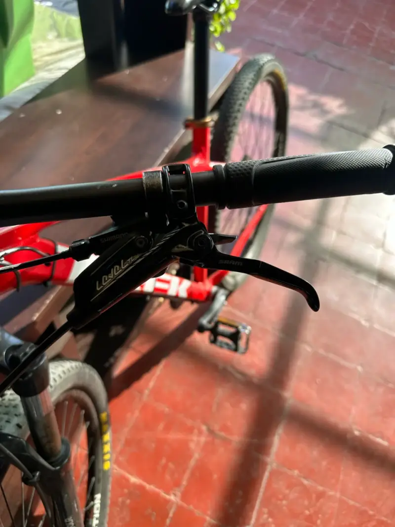 Bicicleta de montaña roja Trek - 5