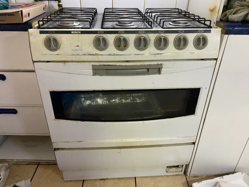 Cocina a gas Bosch usada - 1