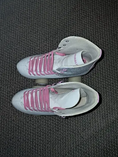 Patines roller blancos y rosas - miniatura 3