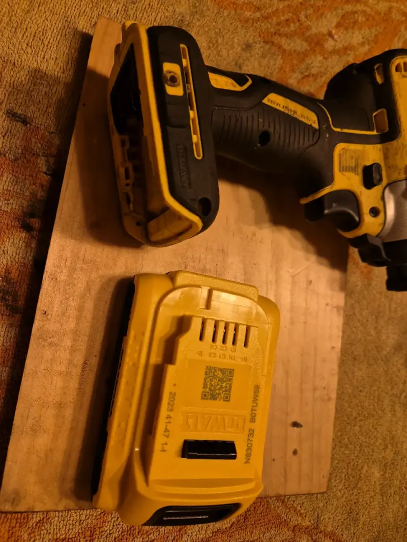 Atornillador de impacto inalámbrico Dewalt  dcf887 - 4