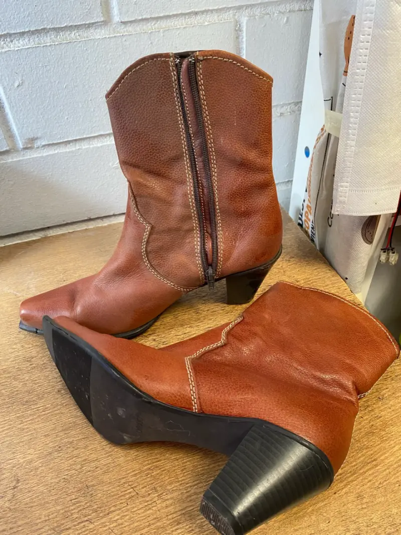 Botines de cuero marrón con cremallera
