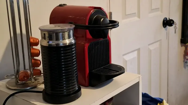 Máquina de café nespresso roja - 1