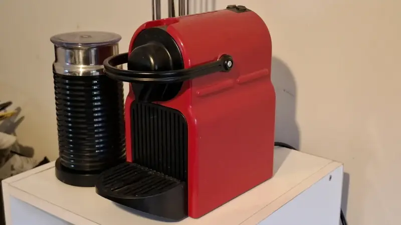 Máquina de café nespresso roja - 3
