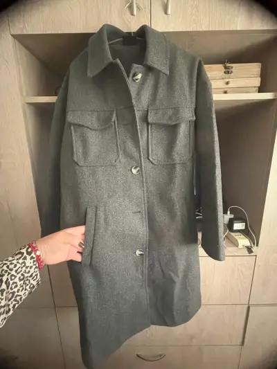 Abrigo gris para hombre - miniatura 1