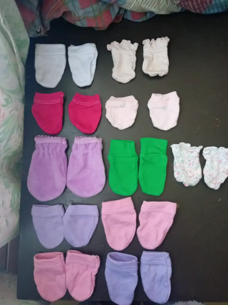Guantes de bebé variados