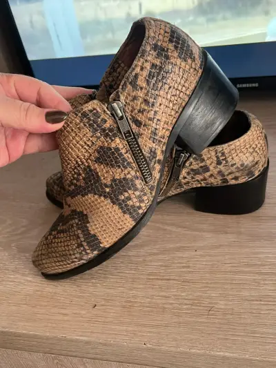 Botines de piel imitacion serpiente - miniatura 1