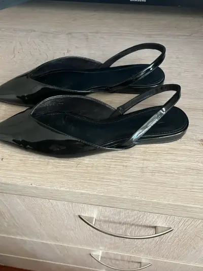 Sandalias negras de charol - miniatura 1