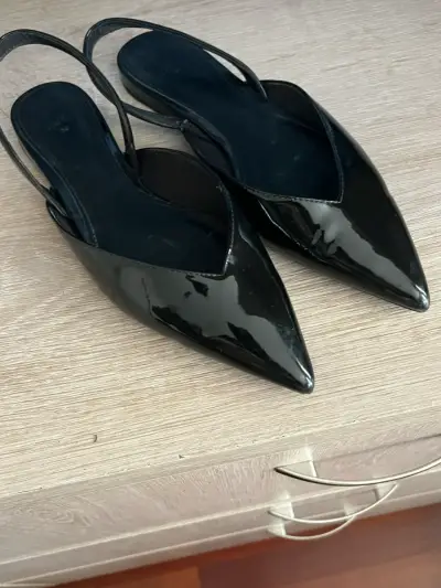 Sandalias negras de charol - miniatura 3