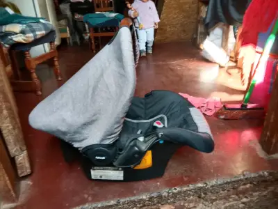 Silla de auto para bebé gris - miniatura 2