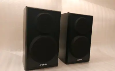 Parlantes Yamaha negros - miniatura 1