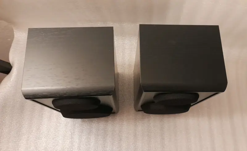 Parlantes Yamaha negros - 4