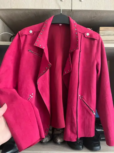 Chaqueta biker fucsia con tachas - miniatura 2