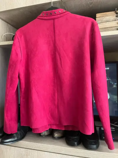 Chaqueta biker fucsia con tachas - miniatura 3